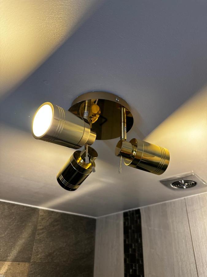 Two Bed Apartment With Balcony Slough,Windsor,Legoland エクステリア 写真