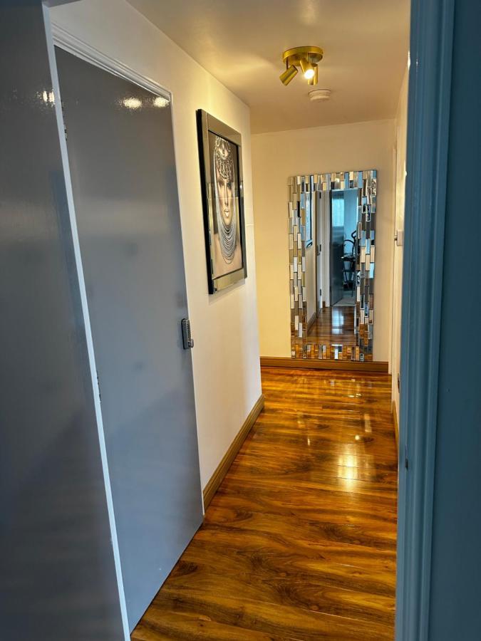 Two Bed Apartment With Balcony Slough,Windsor,Legoland エクステリア 写真
