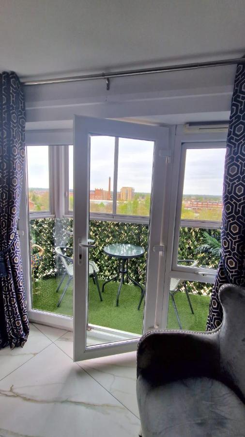 Two Bed Apartment With Balcony Slough,Windsor,Legoland エクステリア 写真