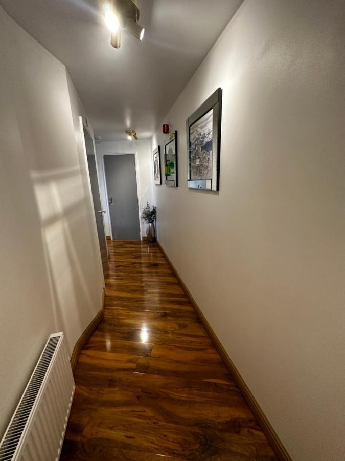 Two Bed Apartment With Balcony Slough,Windsor,Legoland エクステリア 写真