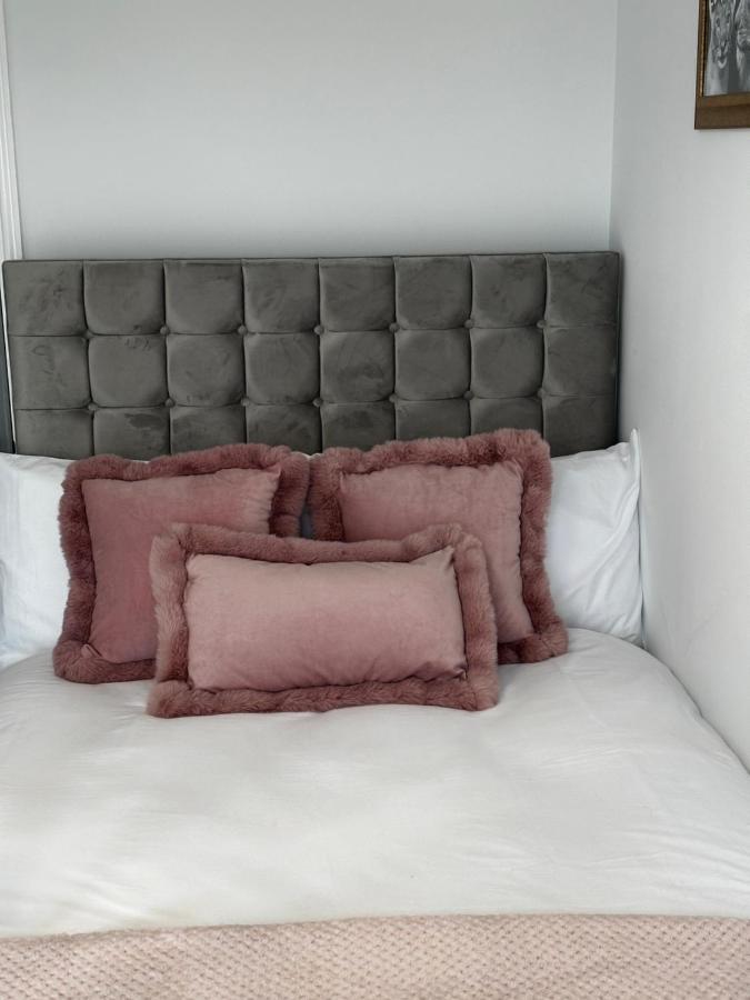 Two Bed Apartment With Balcony Slough,Windsor,Legoland エクステリア 写真